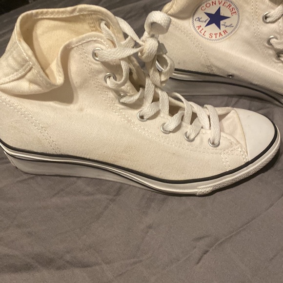 Converse size 6 - non traditional (with a slight heel) - Picture 5 of 9